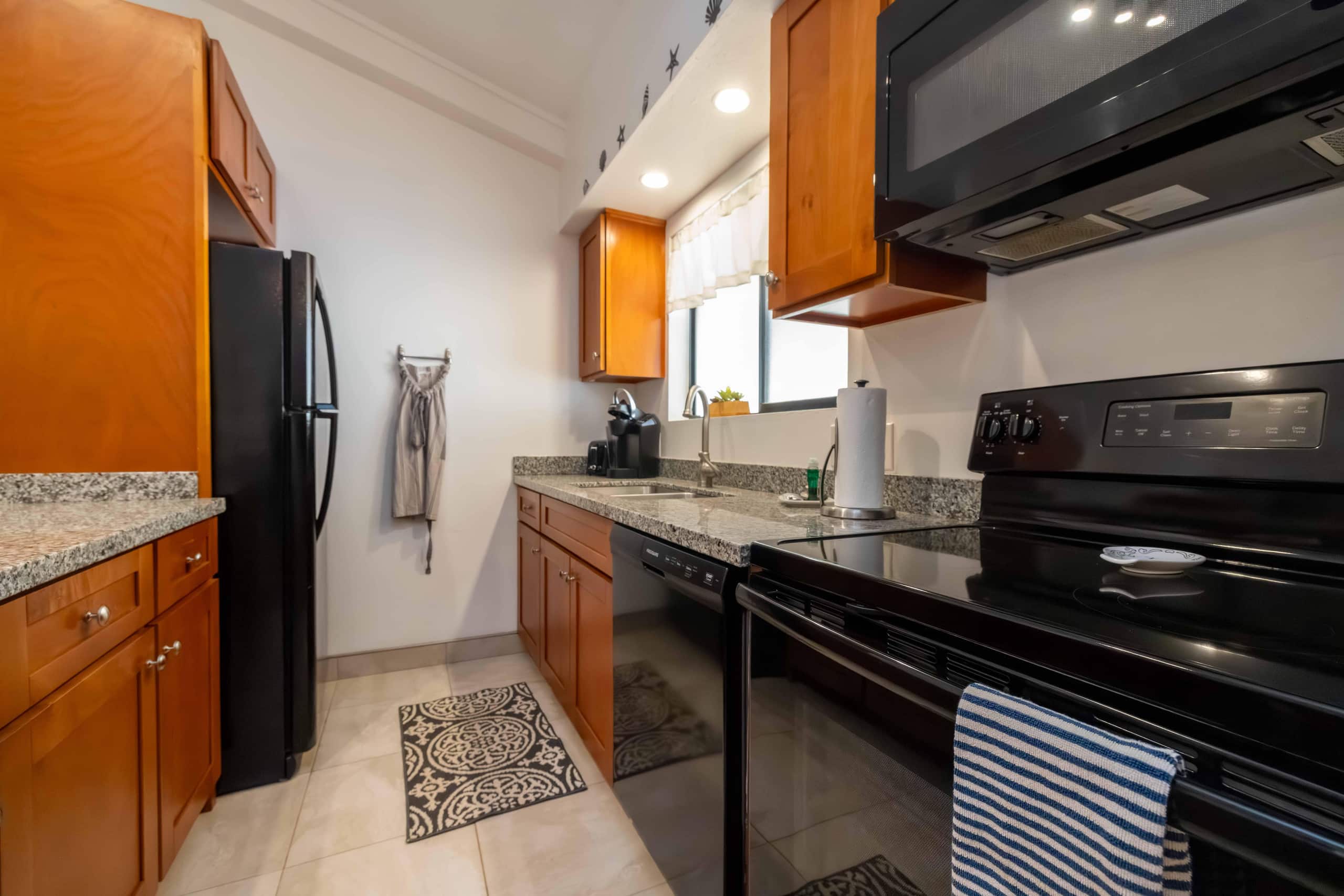 Condo in Wailuku · ★4.67 · 1 bedroom · 2 beds · 1 private bath - Image 9