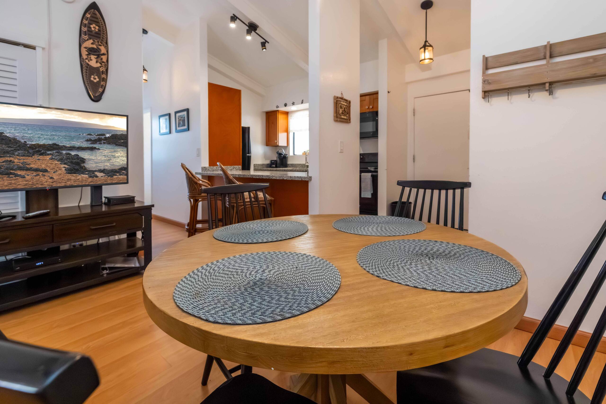 Condo in Wailuku · ★4.67 · 1 bedroom · 2 beds · 1 private bath - Image 14