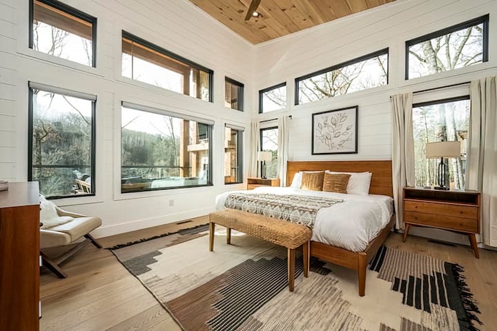 otrā galvenā stāva galvenā istaba ar atsevišķu ieeju