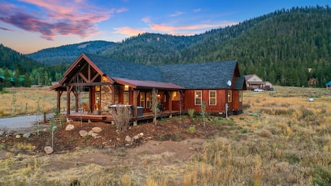 15min 2 Yellowstone, Hot tub, Views, AC, Fire Pit!