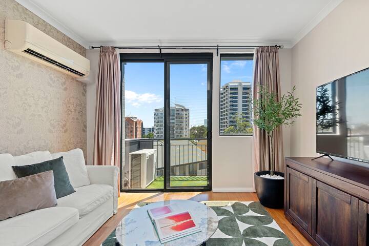 Stunning 3BR Perth Penthouse gallery image 3
