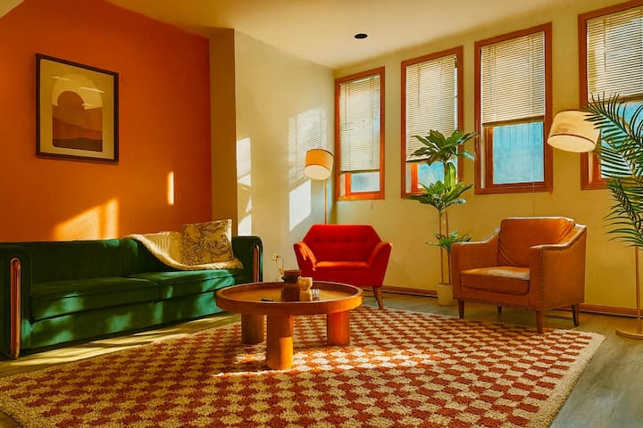 Modern Apt, Billiards, 1 Private Patio,1 Parking