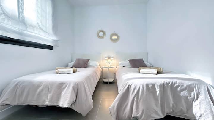 Voor je metgezellen twee eenpersoonsbedden om uit te rusten van een lange dag.