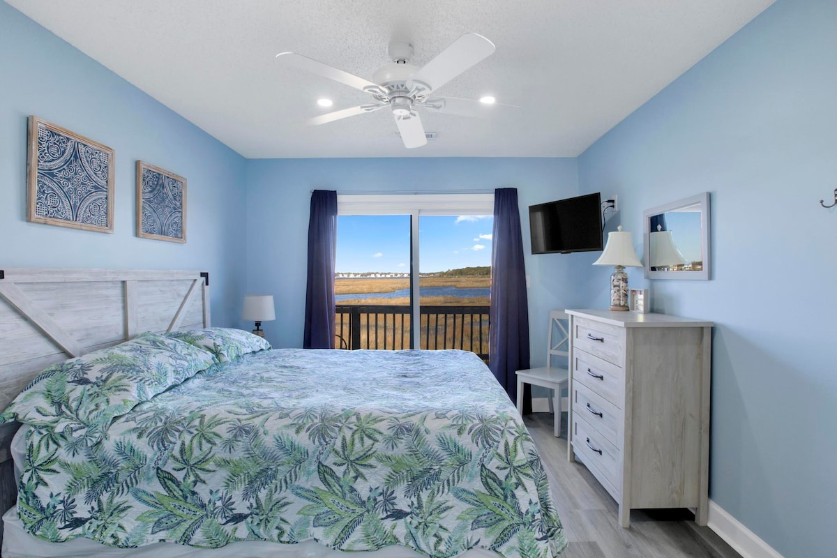 Главна спална соба (брачен кревет (широк 150-179 см) со звучен поглед