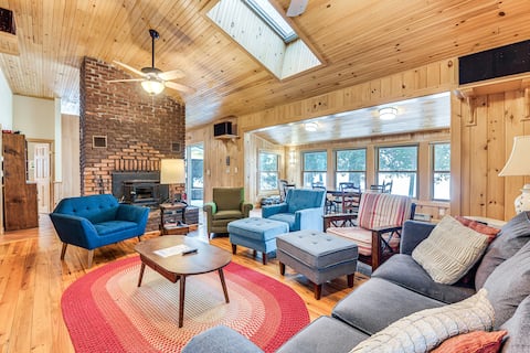 Waterfront North Hero Home w/ Screened Porch