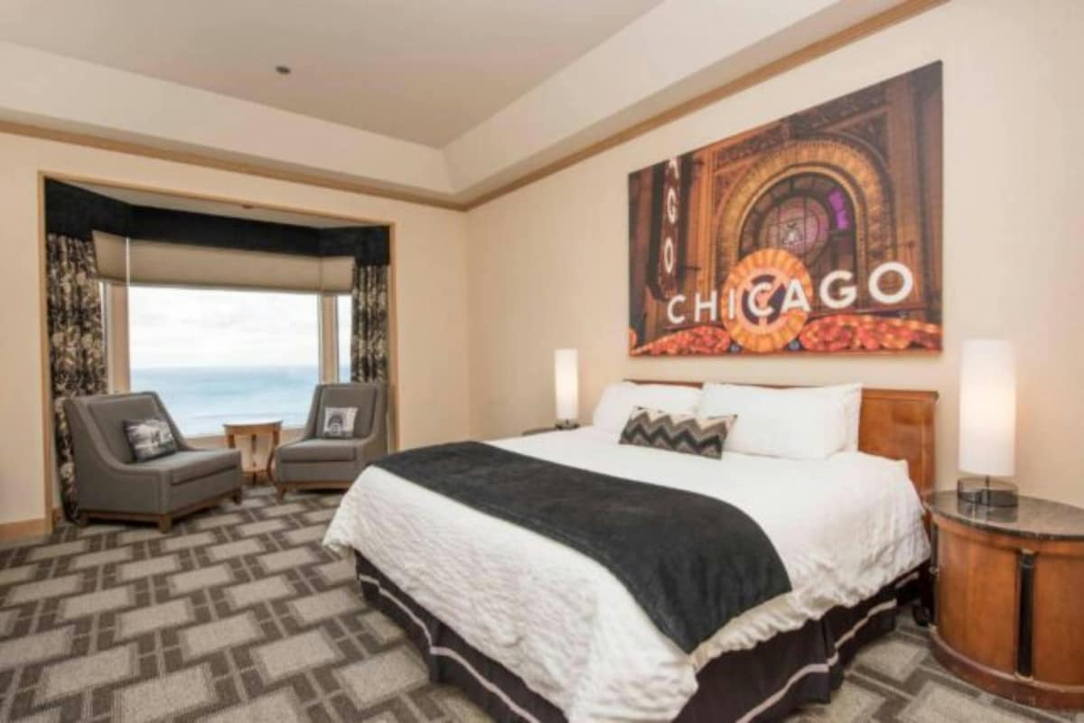 Sweeping skyline views from the 40th floor - Hotels for Rent in Chicago,  Illinois, United States - Airbnb