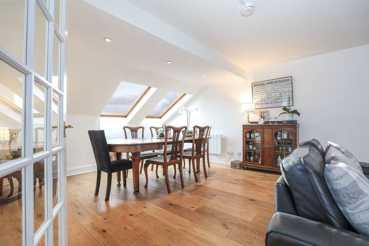 Penthouse Apartment on Royal Mile | Three Bed gallery image 4