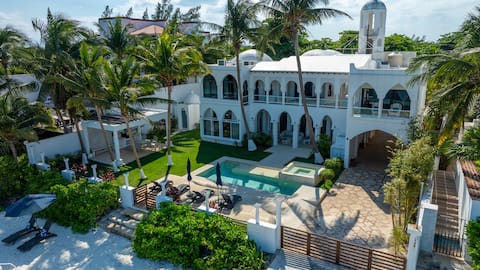 Villa Moriska | 5BR | Unique Beachfront Escape