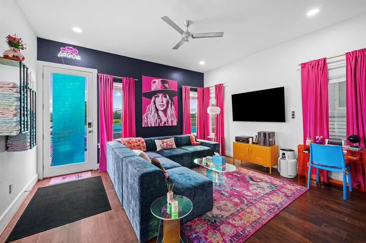 Girl Trip, Mins to DT, Hot Tub, Sleeps 12