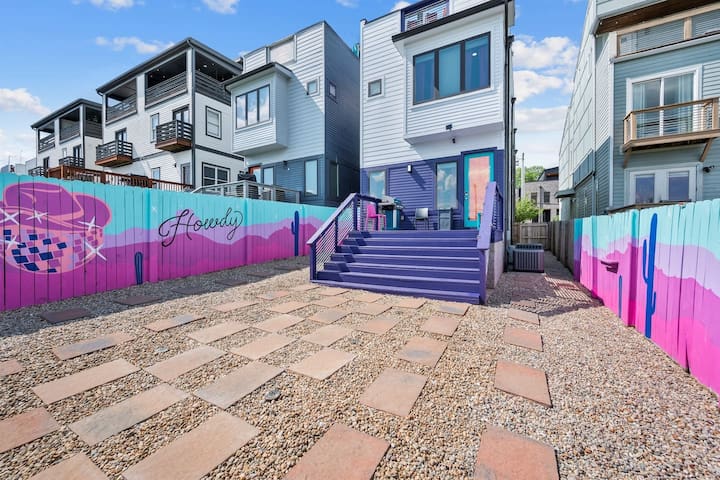 Girl Trip, Mins to DT, Hot Tub, Sleeps 12