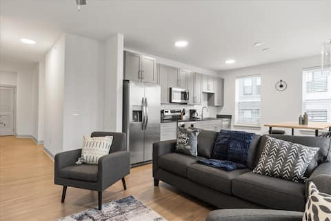 Top Airbnb: Stylish property near shops and entertainment in East Walnut Hills