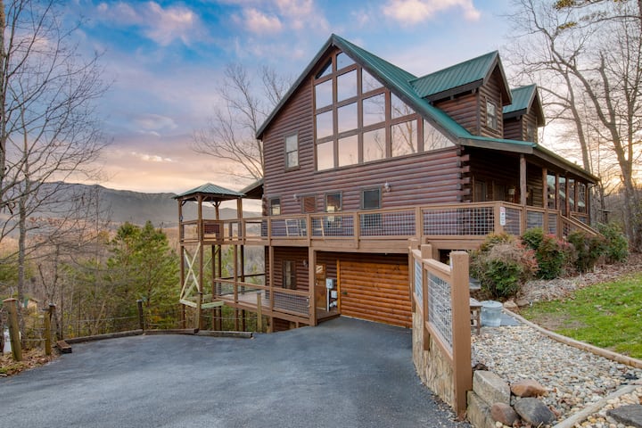 Misty Mountain By Avantstay | Hot Tub + Views - Gatlinburg, TN