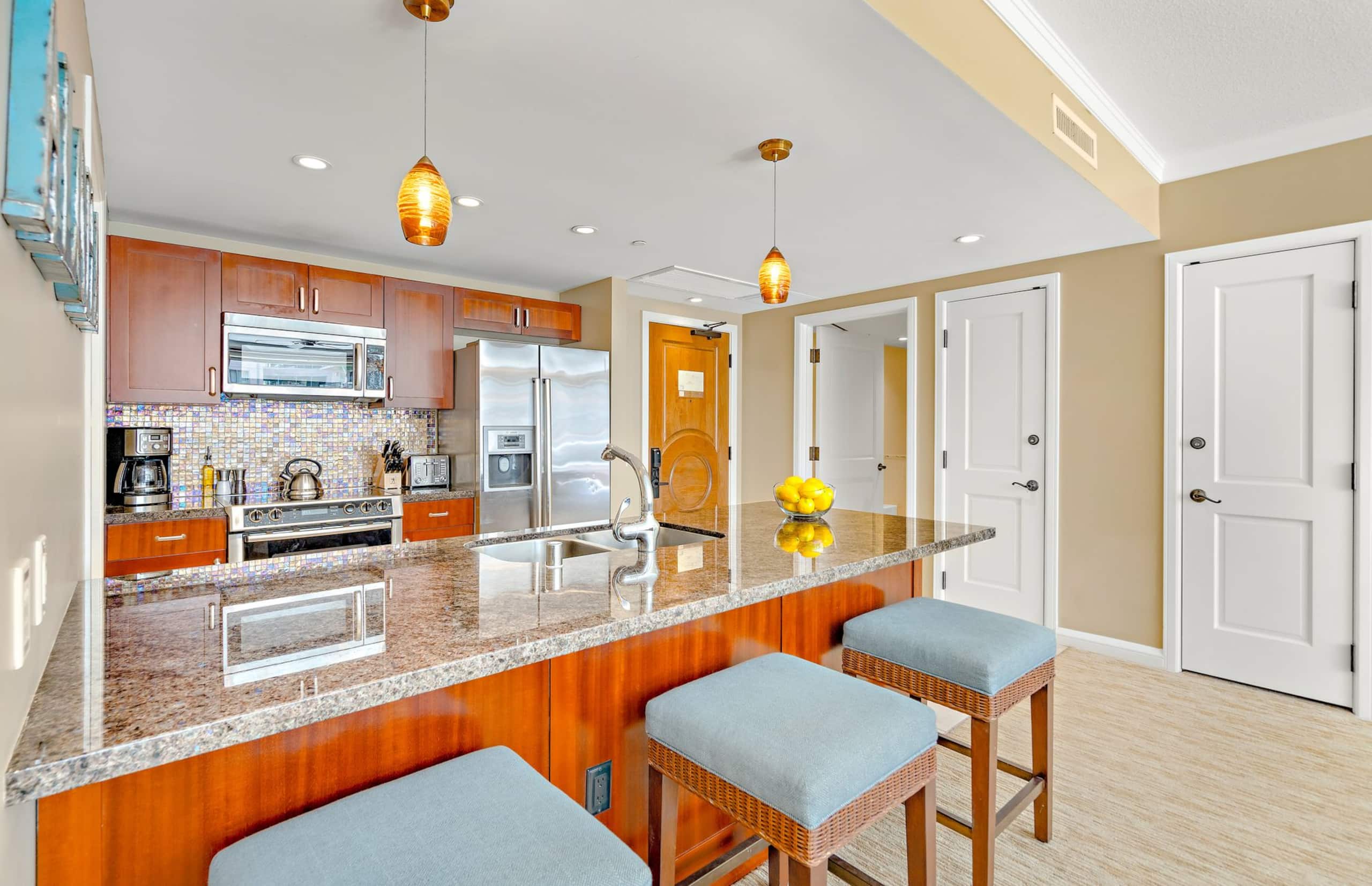 Condo in Lahaina · ★4.67 · 2 bedrooms · 3 beds · 2 baths - Image 13