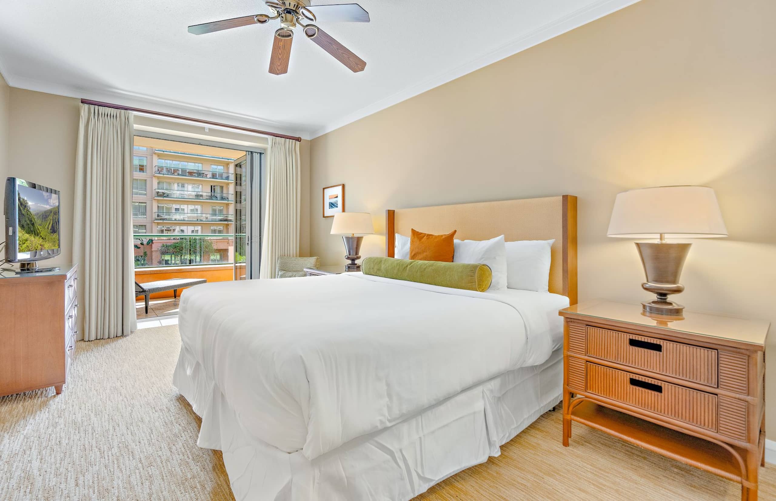 Condo in Lahaina · ★4.67 · 2 bedrooms · 3 beds · 2 baths - Image 17