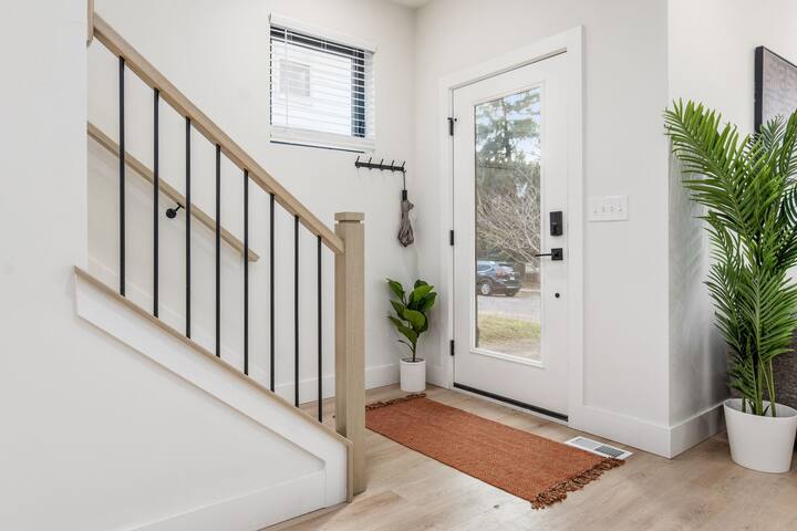 Stylish 4BR in Merion Village PD gallery image 4