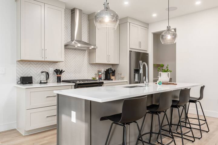 Stylish 4BR in Merion Village PD gallery image 5