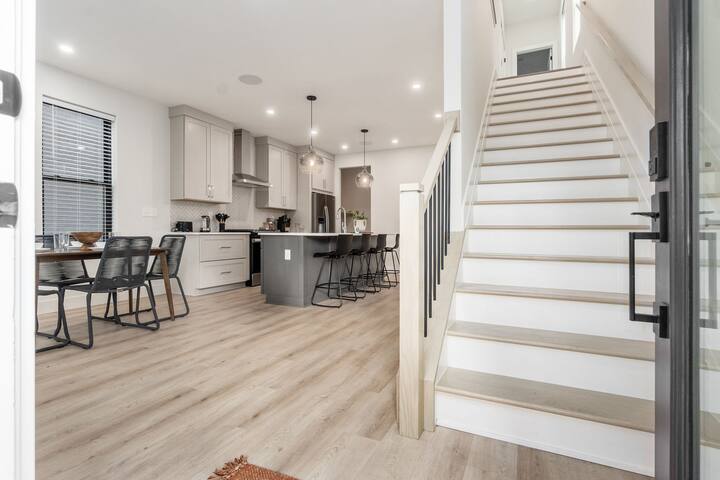 Stylish 4BR in Merion Village PD gallery image 3