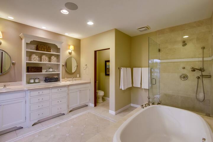 Mediterranean Beauty with Rooftop Deck and Ocean V gallery image 4