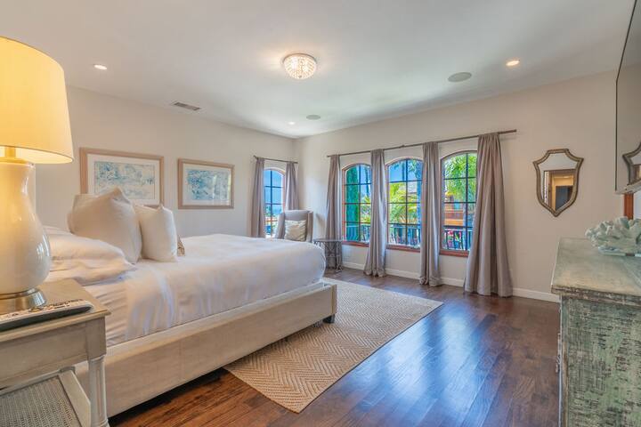 Mediterranean Beauty with Rooftop Deck and Ocean V gallery image 3