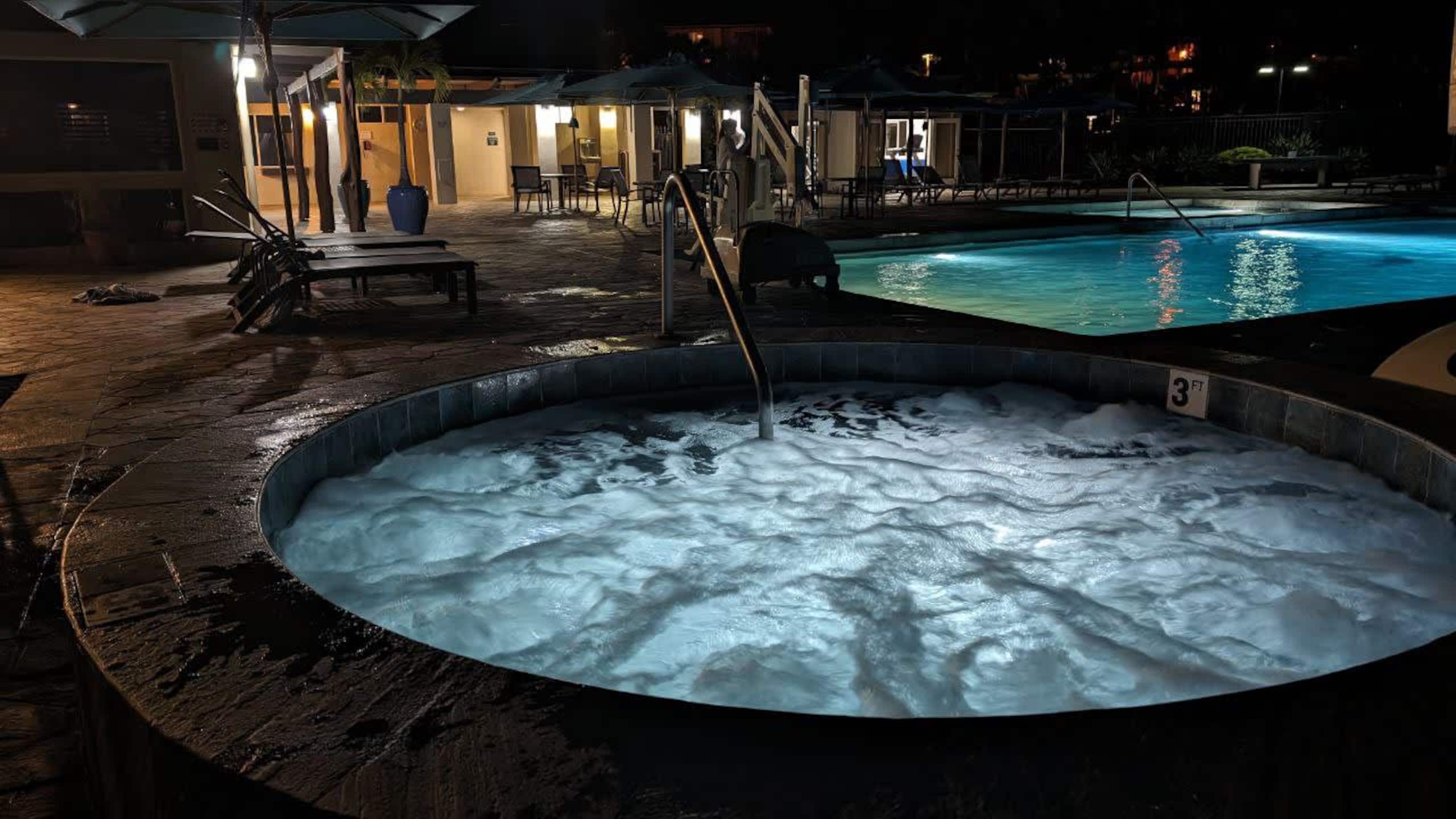 Upgraded 3 bed w/Ocean View, Pool, Hot tub, 2*King - Photo 34
