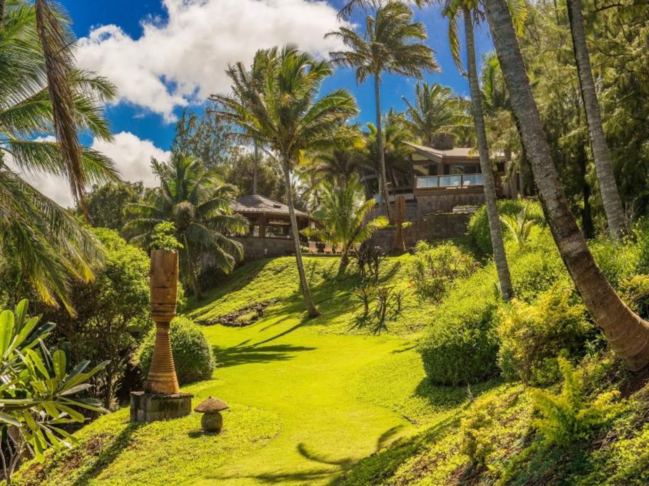 Home in Kilauea · ★4.36 · 3 bedrooms · 4 beds · 3.5 baths - Photo 6