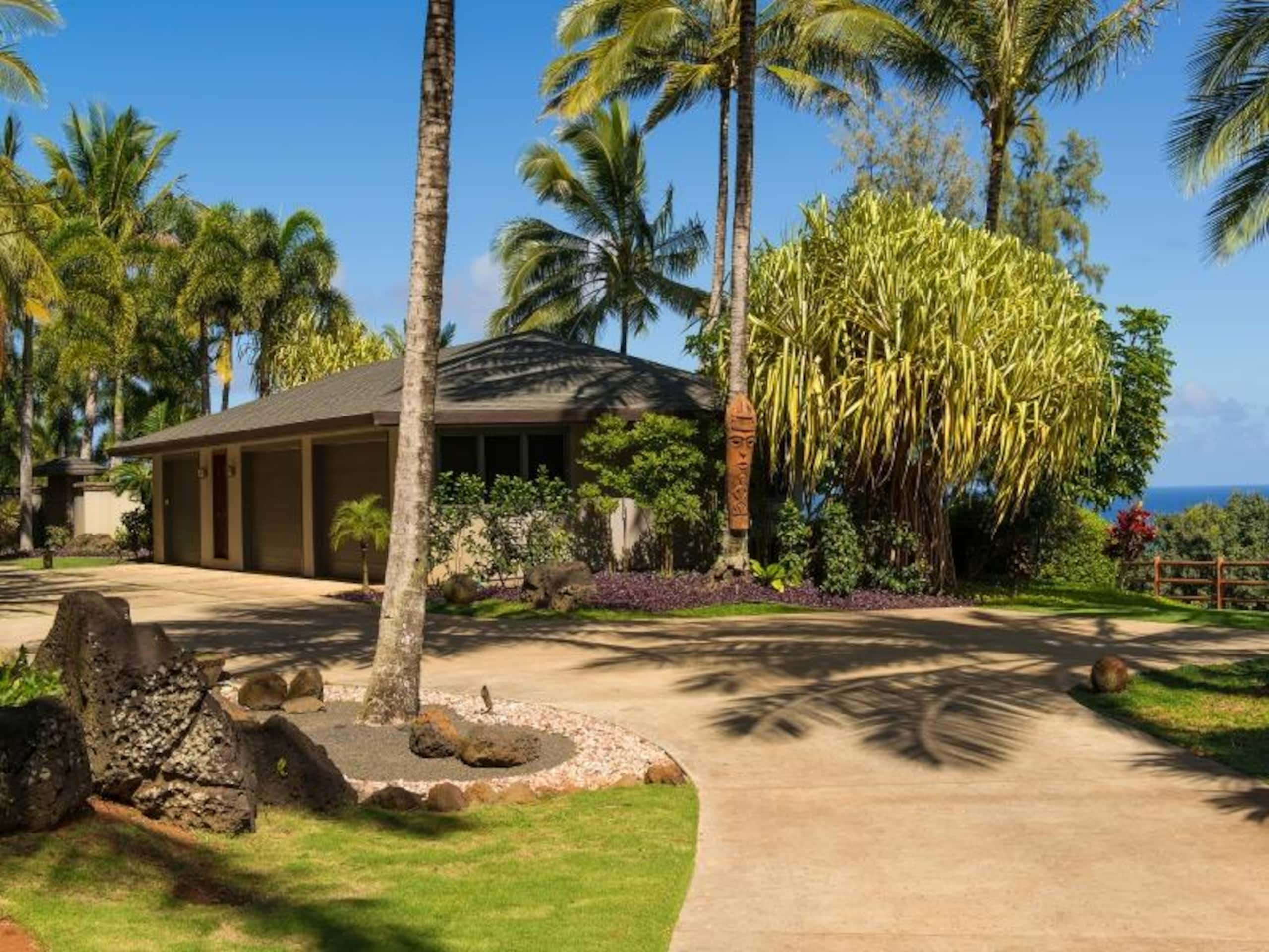 Home in Kilauea · ★4.36 · 3 bedrooms · 4 beds · 3.5 baths - Photo 11
