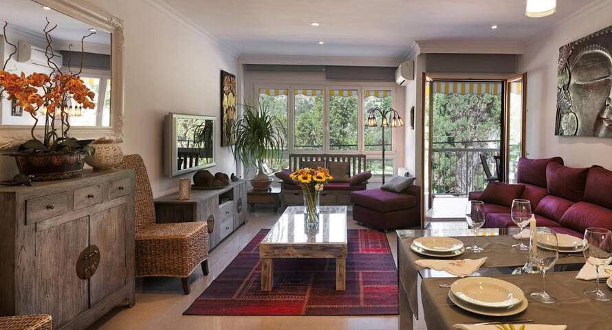 Con Encanto gallery image 3