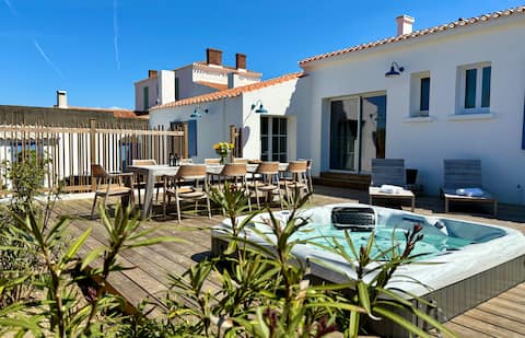 Villa Ker Tesson with hot tub