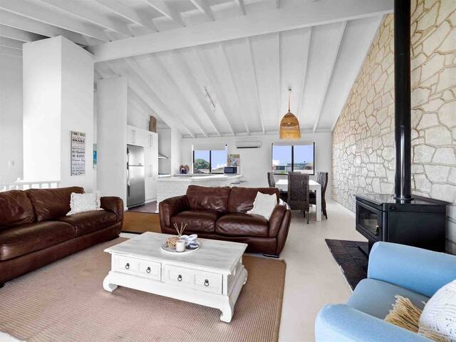 OceanviewRetreat*Groups-Sleeps 12*Gamesroom*Hottub