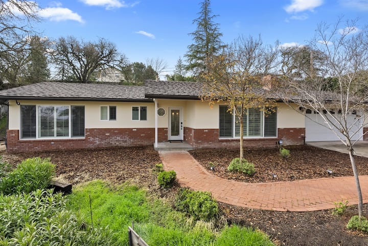 Paso Sunrise Vista | Stylish Retreat - Paso Robles, CA