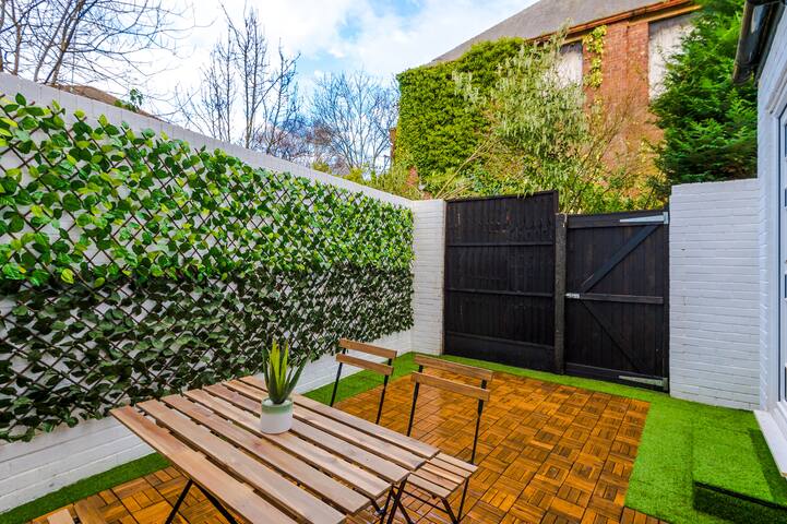 4 Bed Victorian Home, 15 Mins to City Centre gallery image 5