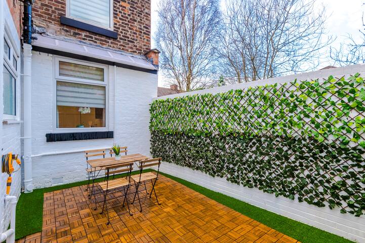 4 Bed Victorian Home, 15 Mins to City Centre gallery image 4