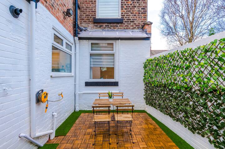 4 Bed Victorian Home, 15 Mins to City Centre gallery image 3