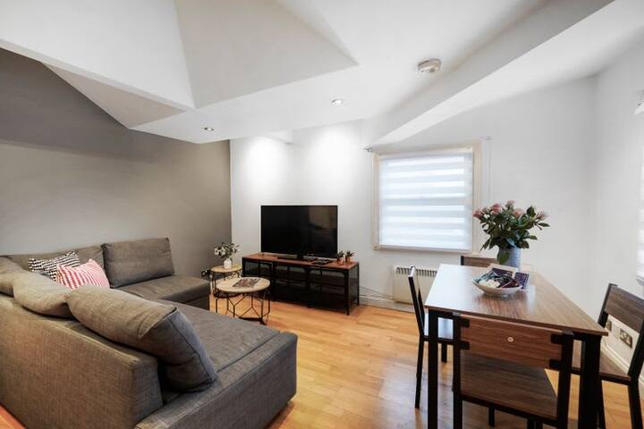 Soho Loft – Apt 3 by Indigo Flats gallery image 3