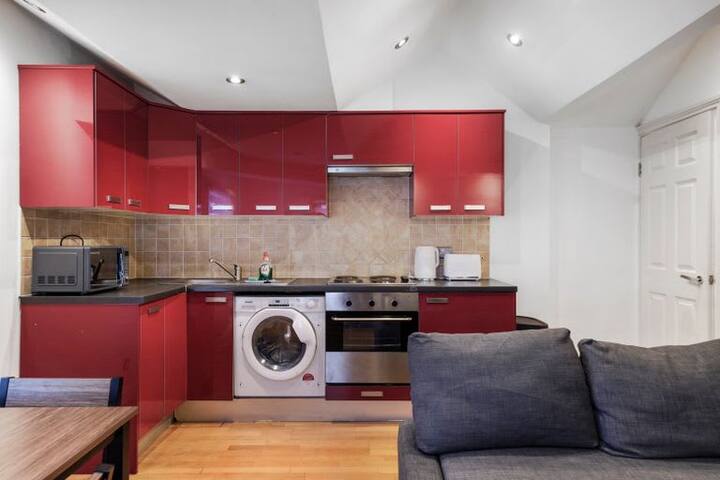 Soho Loft – Apt 3 by Indigo Flats gallery image 4