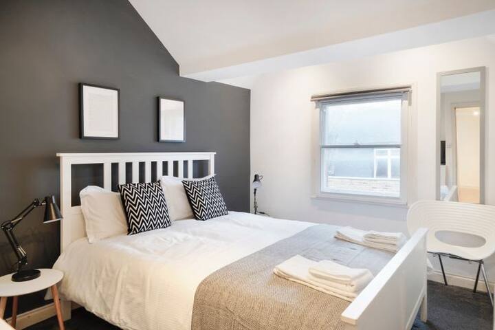 Soho Loft – Apt 3 by Indigo Flats gallery image 5