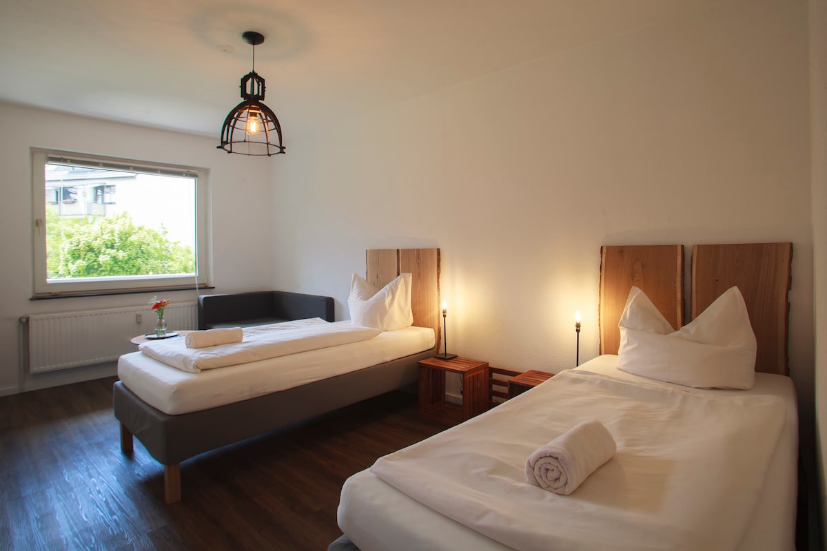 2-room apartment near the exhibition center and the city with parking