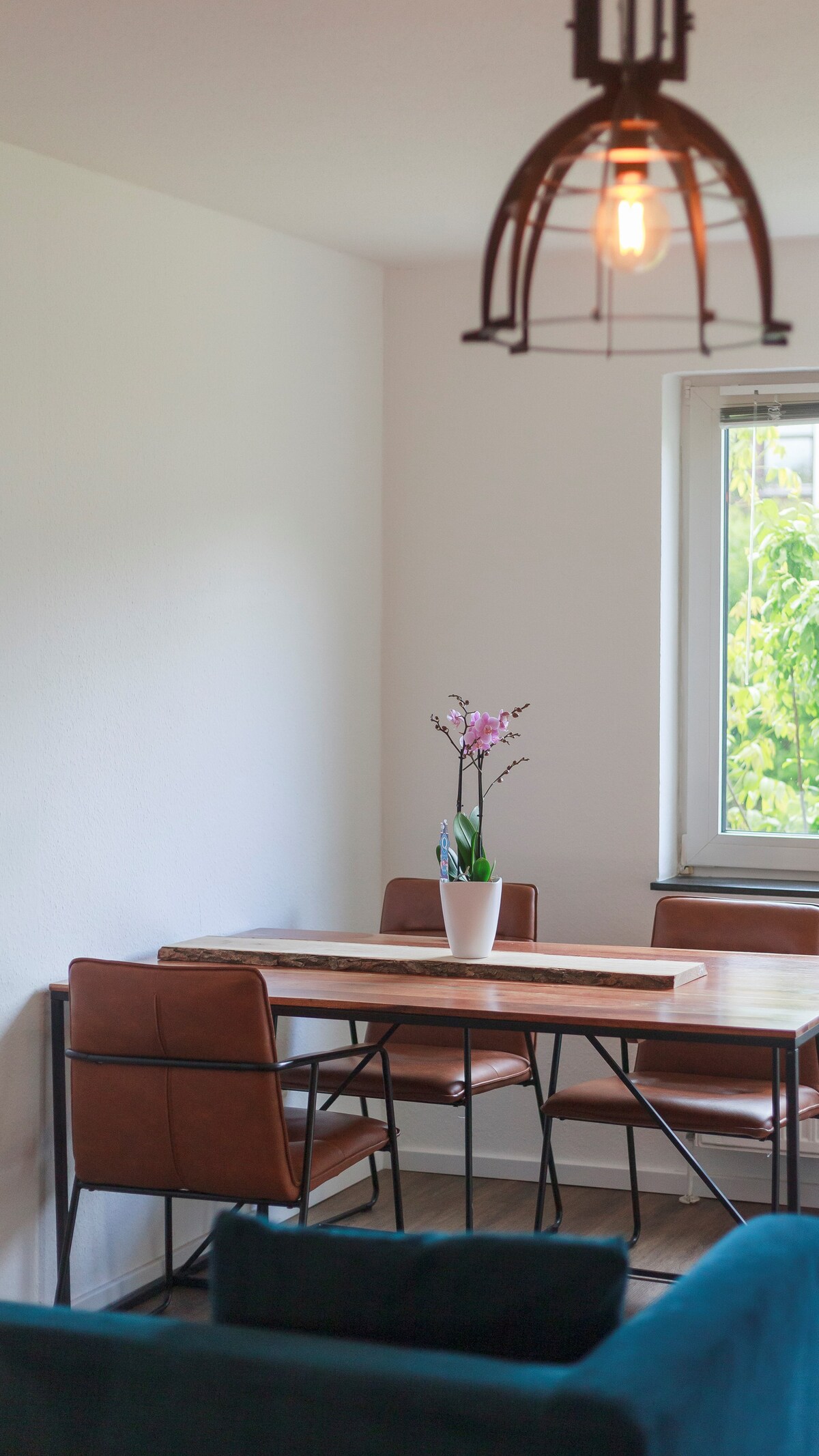 2-room apartment near the exhibition center and the city with parking