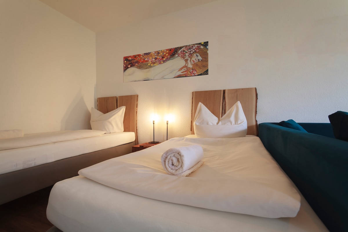 2-room apartment near the exhibition center and the city with parking