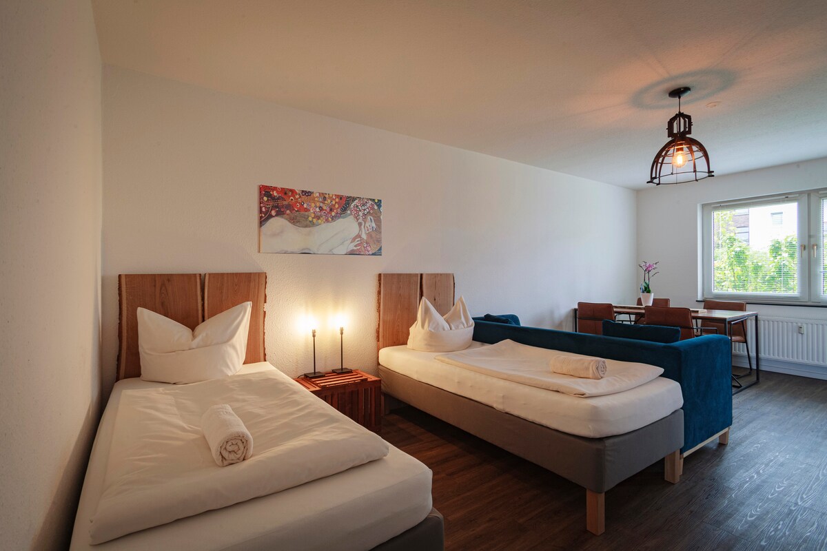 2-room apartment near the exhibition center and the city with parking