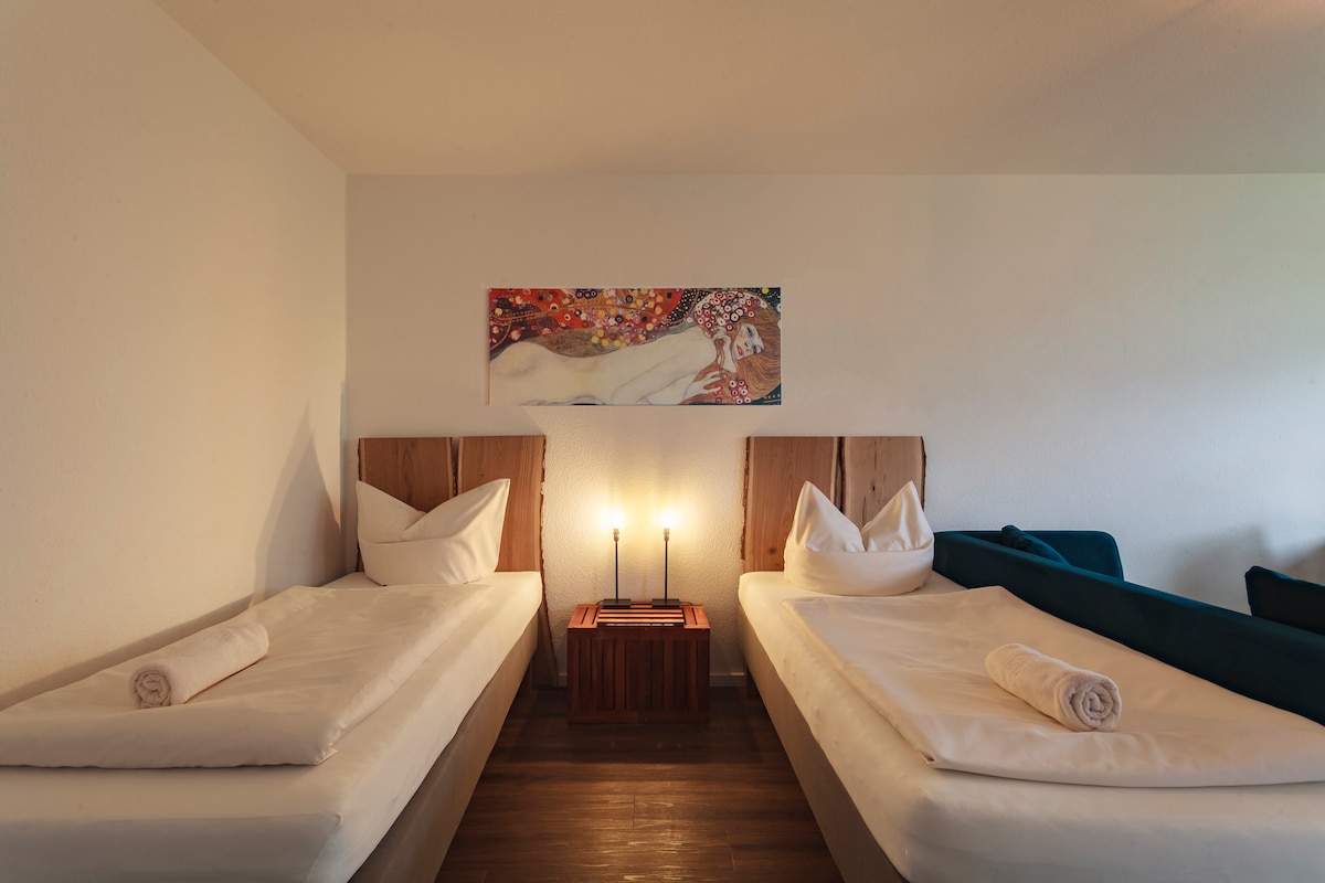 2-room apartment near the exhibition center and the city with parking