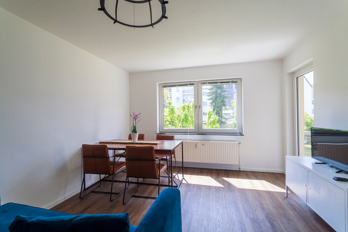 2-room apartment near the exhibition center and the city with parking