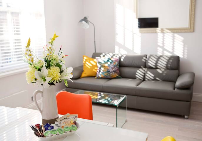 Soho Chambers Apt E, 3rd Floor by Indigo Flats gallery image 2