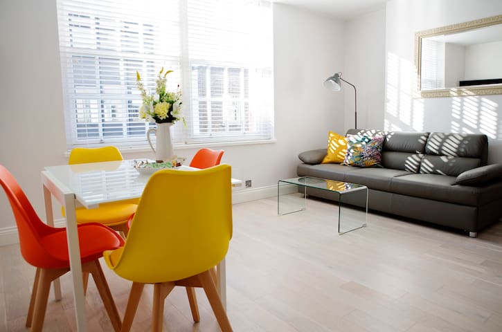 Soho Chambers Apt E, 3rd Floor by Indigo Flats