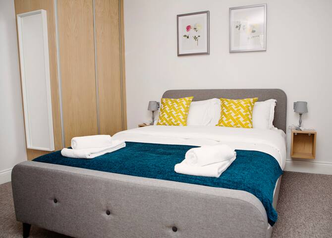 Soho Chambers Apt E, 3rd Floor by Indigo Flats gallery image 4