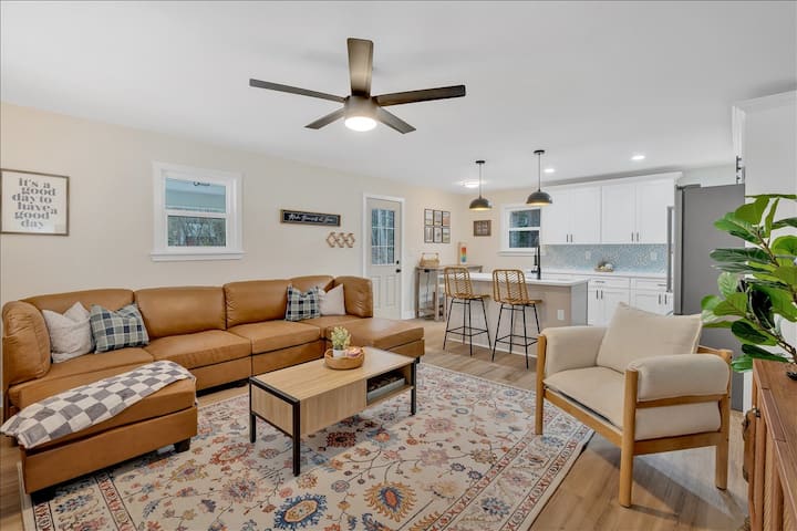 Cozy, Convenient Home In Downtown|sleeps 11 - Acworth, GA