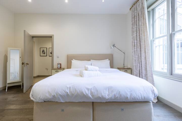 Elegant 2BD Flat, 5 Mins to Kensington Gardens gallery image 3