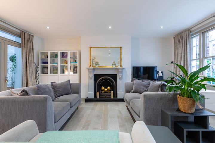 Elegant 2BD Flat, 5 Mins to Kensington Gardens