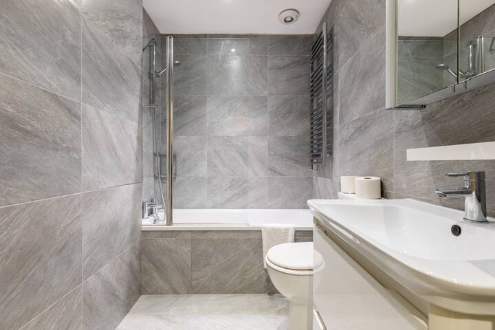 Elegant 2BD Flat, 5 Mins to Kensington Gardens gallery image 5