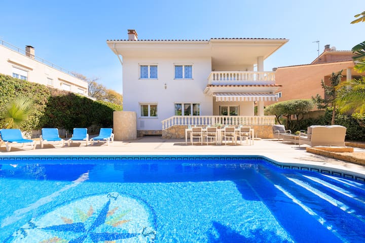 Universal Holiday Centre managed Airbnb listing 2